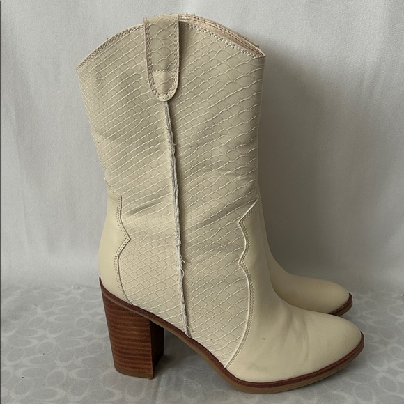 MIA Cream Leather Snake Print Raylyn Heeled Cowgirl Boots Shoes **Size 7** 🌸🌸 - Picture 3 of 8